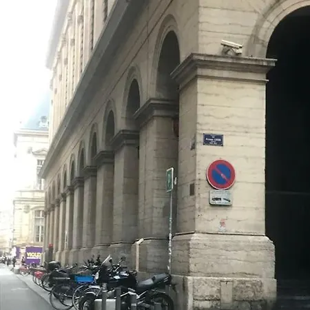 Cosy Opera Lyon